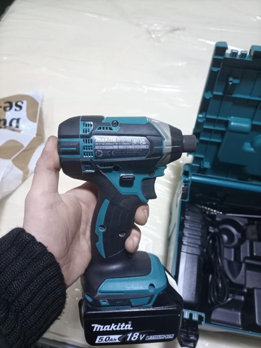 Vând bormașini makita