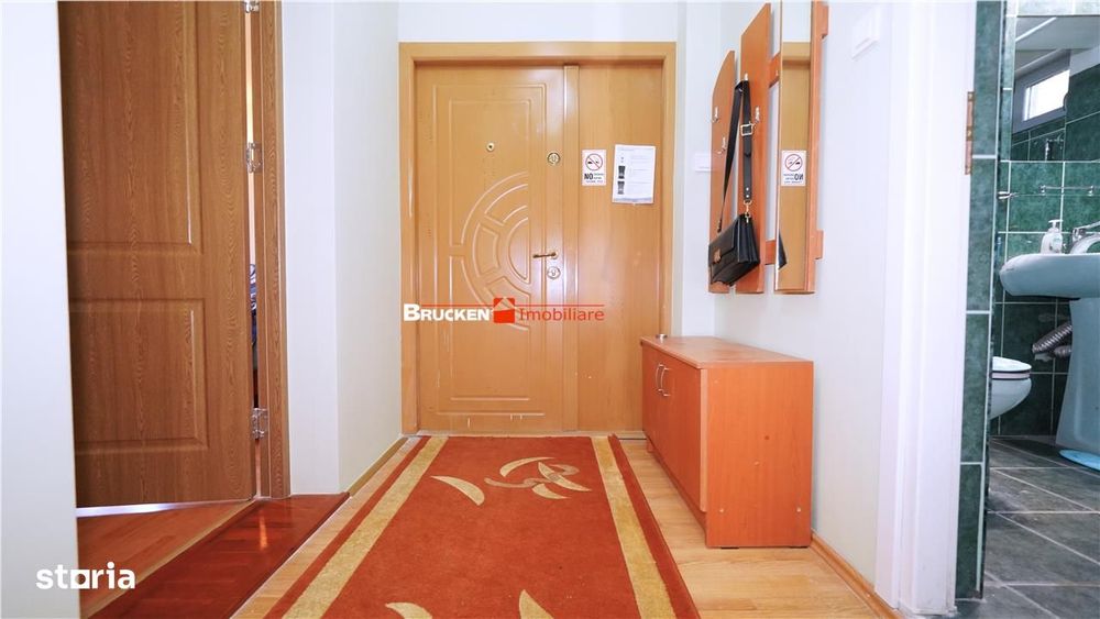 Apartament cu terasa, curte si parcare, intr-o zona linistita de case