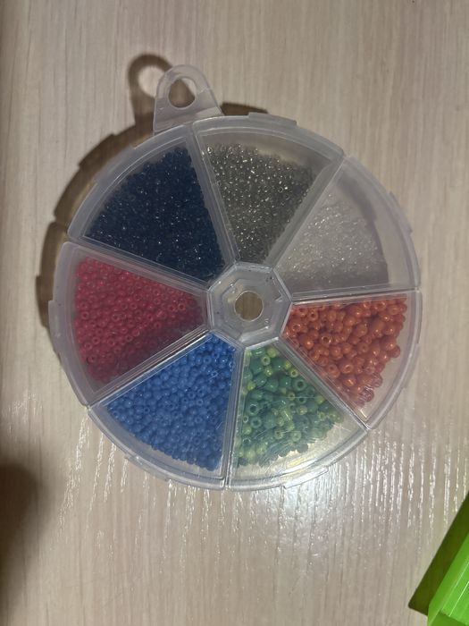 Продам бисер и резиночки