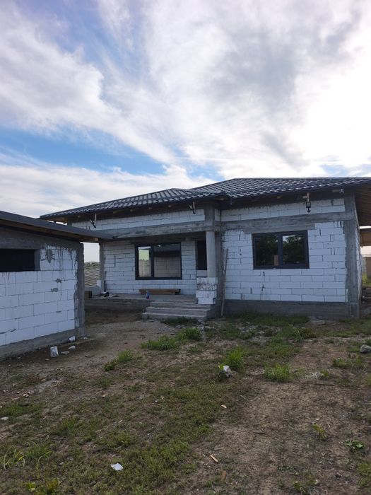 Casa la roșu și teren în Slătioara