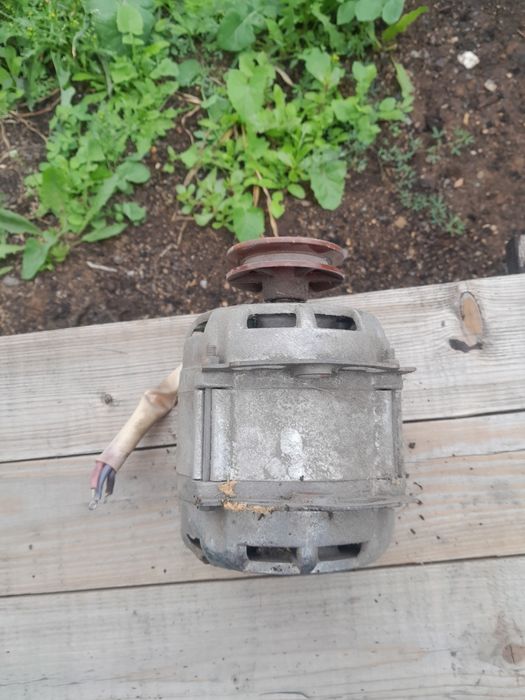 Продам  электродвигатели от стиральных машин.