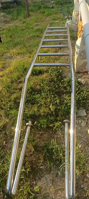 Scara de piscina sau strant