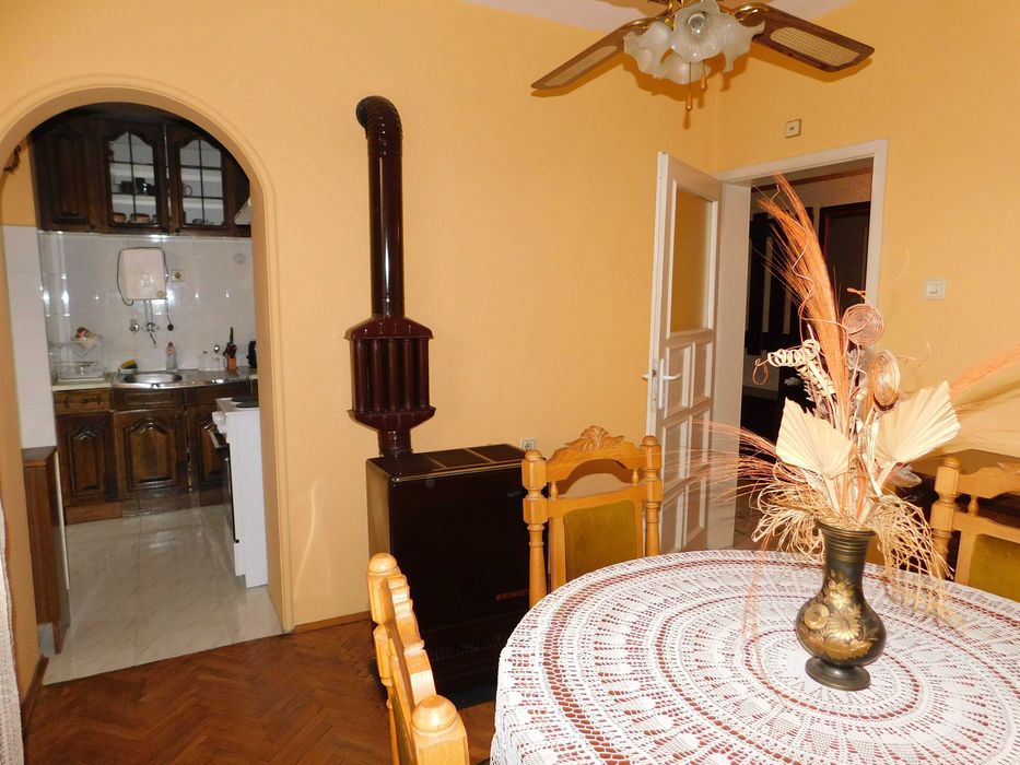 4-стаен апартамент с ГАРАЖ, Център, Търговище, 98 кв.м.