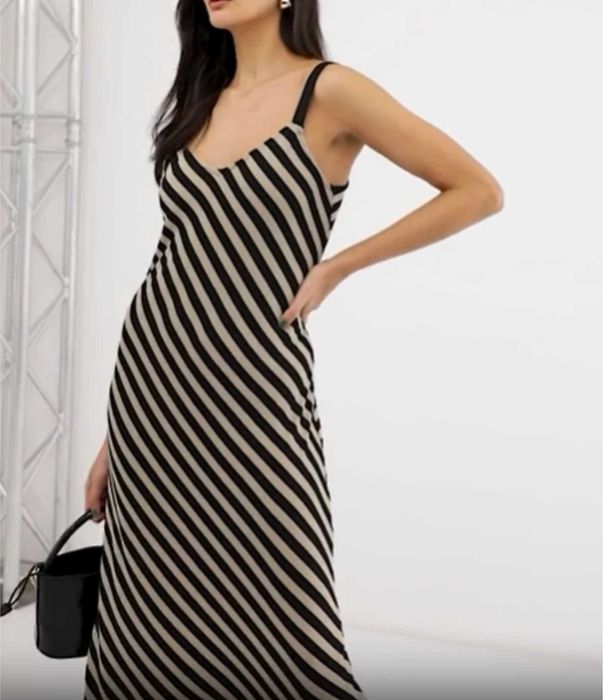 Rochie in forma de A dungi NOUA_Stradivarius_M fete/femei