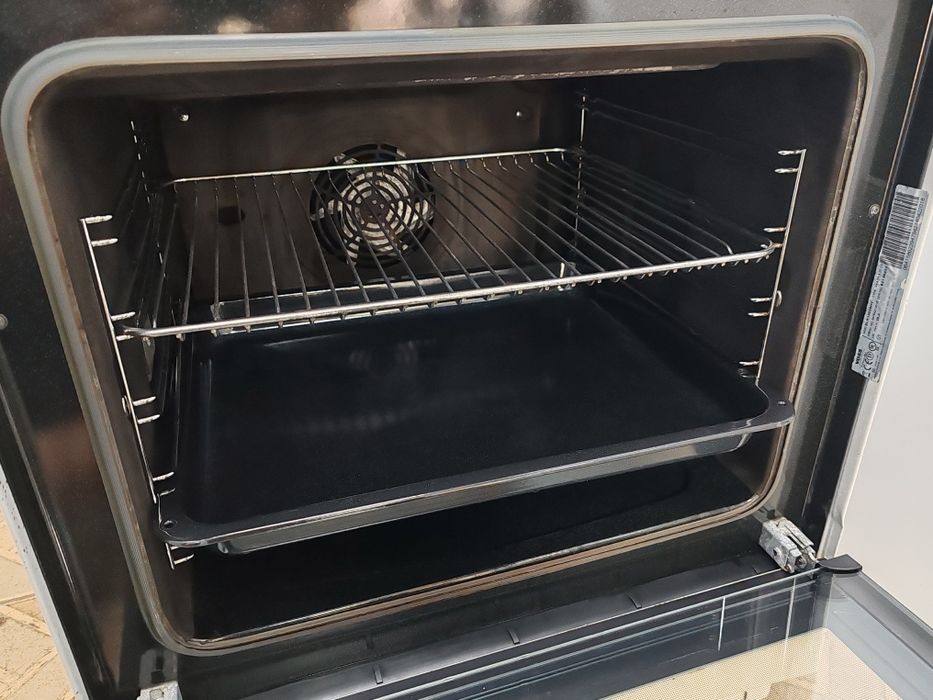 Свободно стояща печка с керамичен плот Voss Electrolux с две години гаранция!