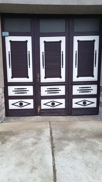 Vând poarta de intrare