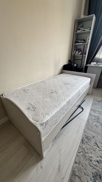 Кровать детскую комнату