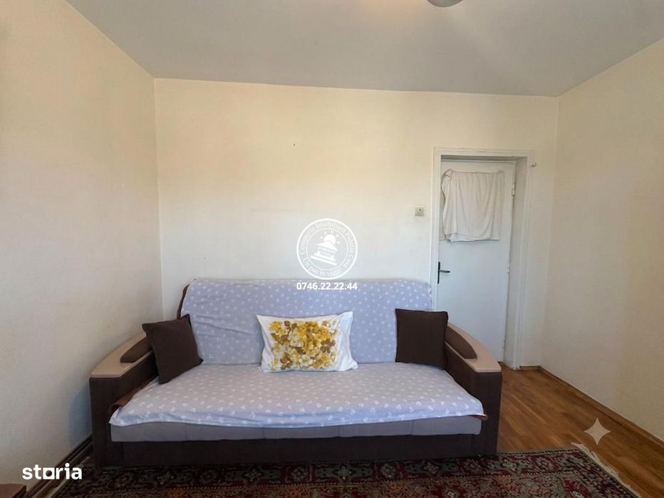 Apartamen 3 camere de vanzare, semidecomandat, etaj intermediar - Podu