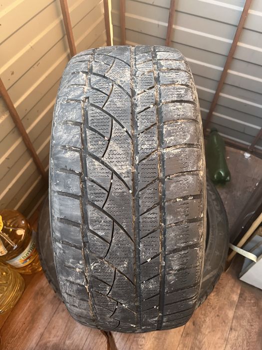 Продаю шины 235/45/18