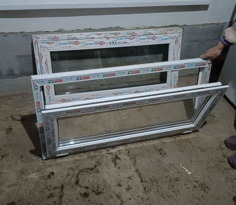 Продам дверь деревяная И окно пластик