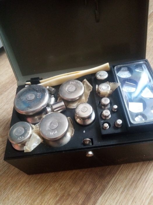 Продам весы аптекарский с  гирьками.