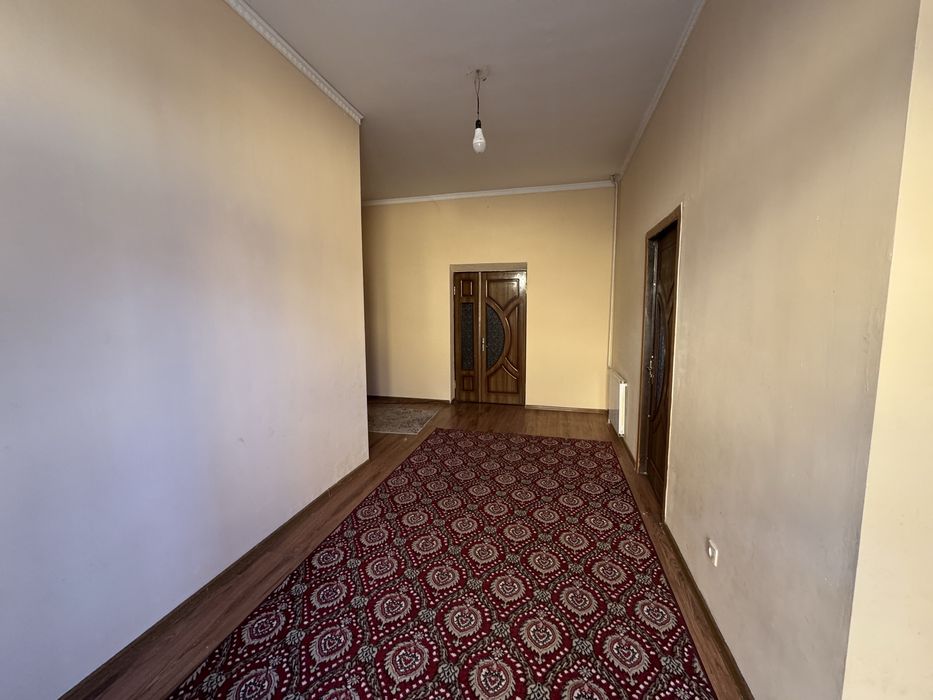 Namunaviy hovli ijaraga beriladi