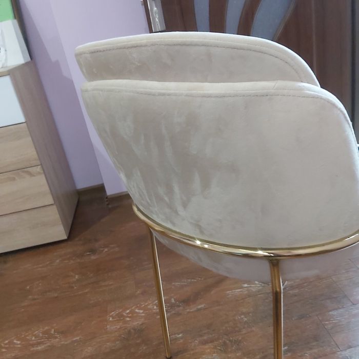 Маса със столове