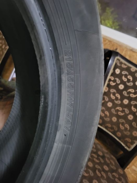 Продам комплект шин 215/55 R17 94V