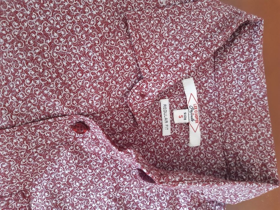 Set 4 camasi mărimile S / M , casual , cu maneca lunga