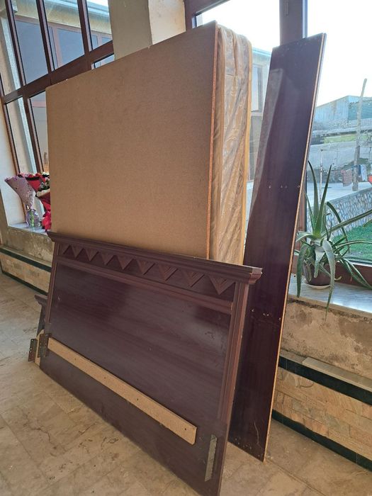 Спальни гарнитур сотилади