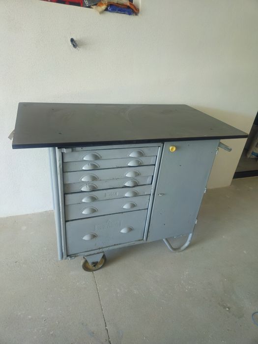 Cărut,  dulap scule mobil