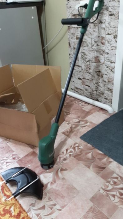 Триммер для травы и газона (BOSCH)