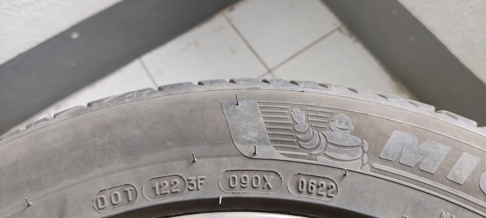 Продам шины лето  Michelin 215/55/17