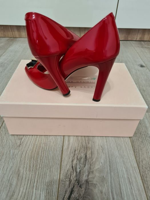 Pantofi piele lacuita