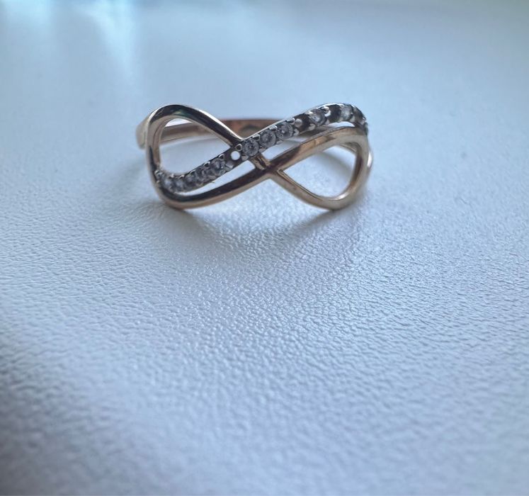 Кольцо золотое.