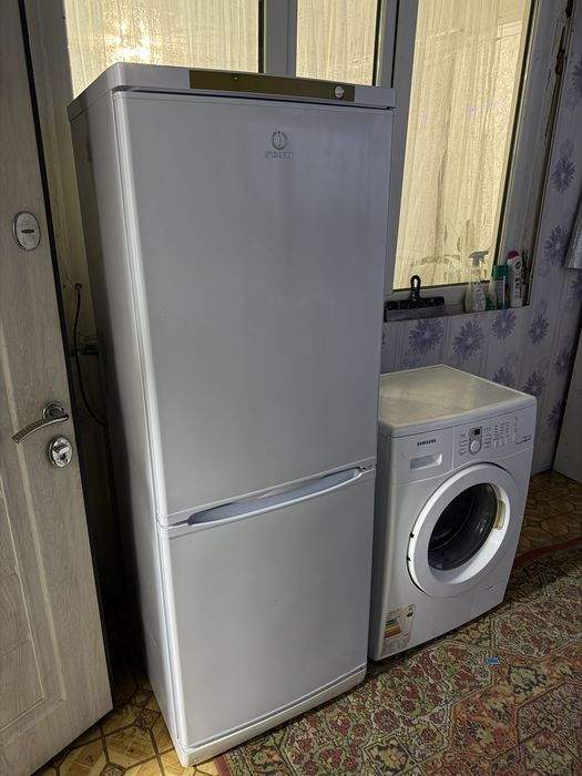 Продам Холодильник с Машинкой