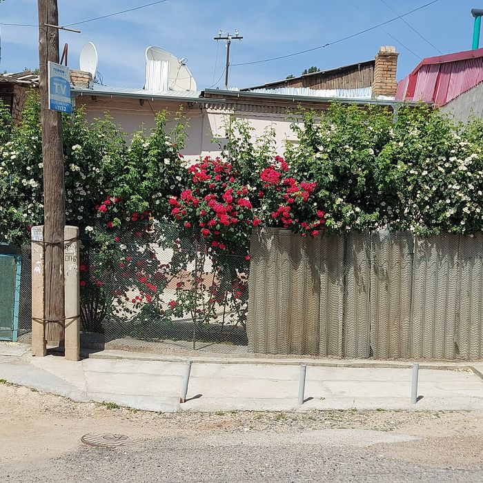 Продается  дом    в  центри  города    есть  дарога    можна  построит