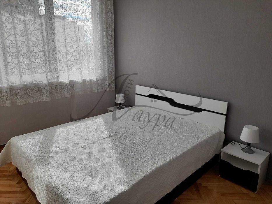 Дава се под наем Двустаен апартамент в Шумен, Център - 60 кв.м за 306 € - Снимка #1