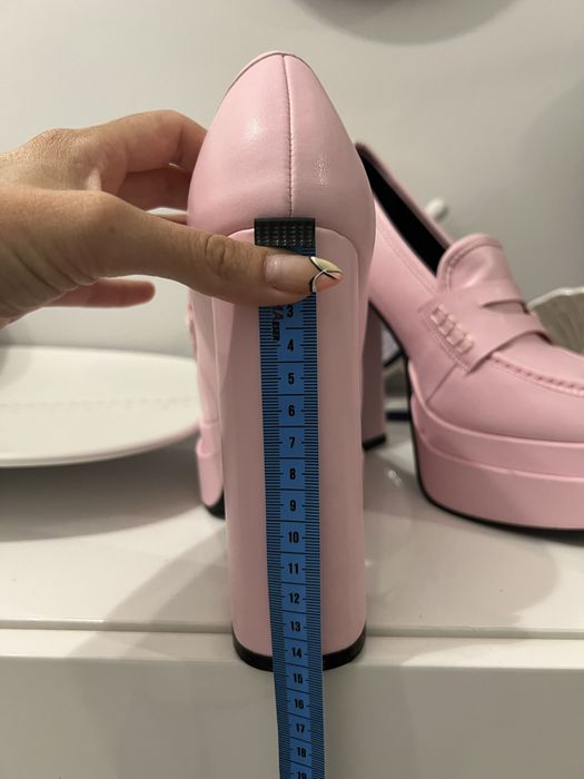 Високи обувки на ток