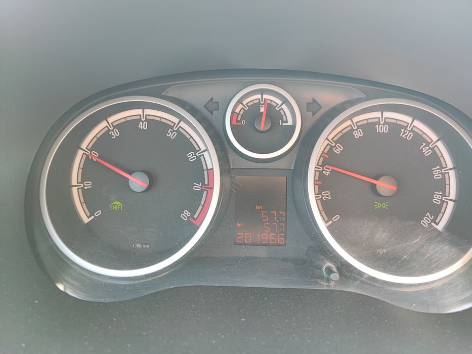 Opel CORSA benzina manuală 2011