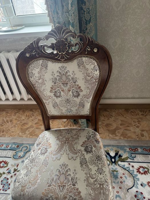 Стол стуляларымен бiрге