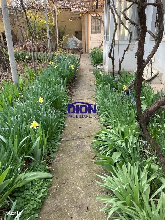 CASA DE VANZARE zona Eroii Revolitiei