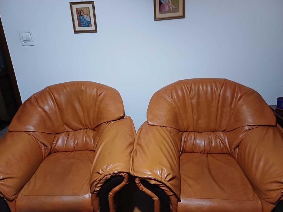 Vand  set canapea extensibila si 2 fotolii din piele ecologica