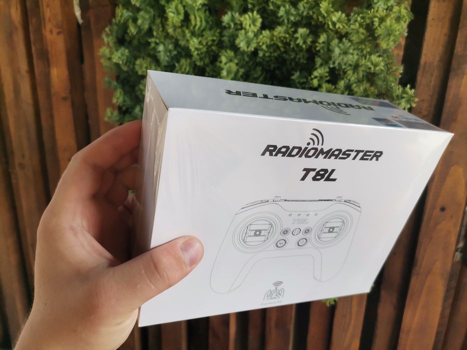 RadioMaster T8L ELRS 2.4GHz – telecomandă pentru drone FPV / modele RC

Vând RadioMaster T8L, o telecomandă compactă și ușoară, ideală pentru drone FP