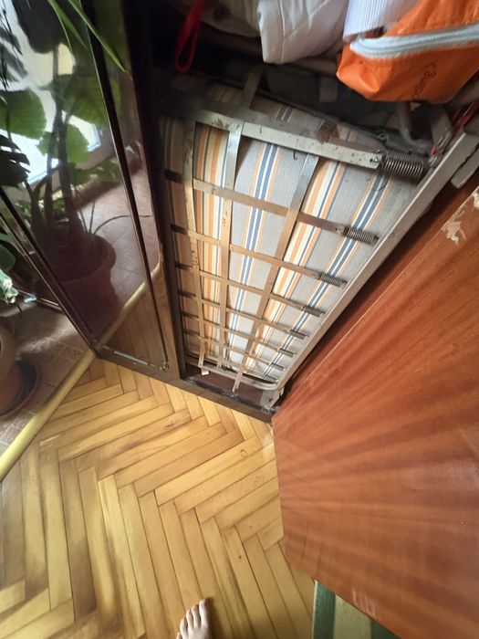 dulap cu pat incorporat si saltes