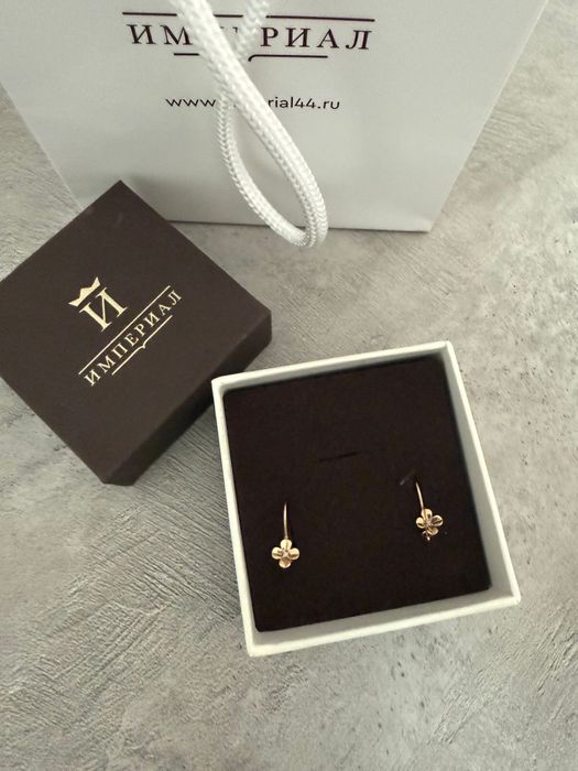 Продам детские сережки с бриллиантами