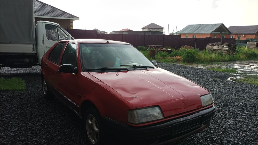 Reno 19 1990 красный