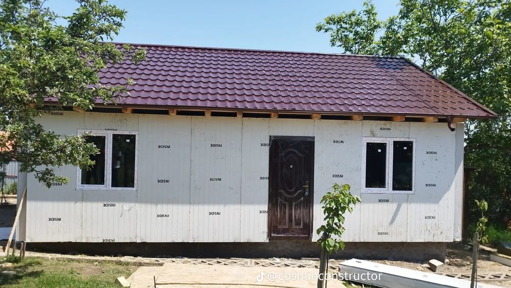 Vând case modulare pe structură metalică învelit cu panouri sandwich