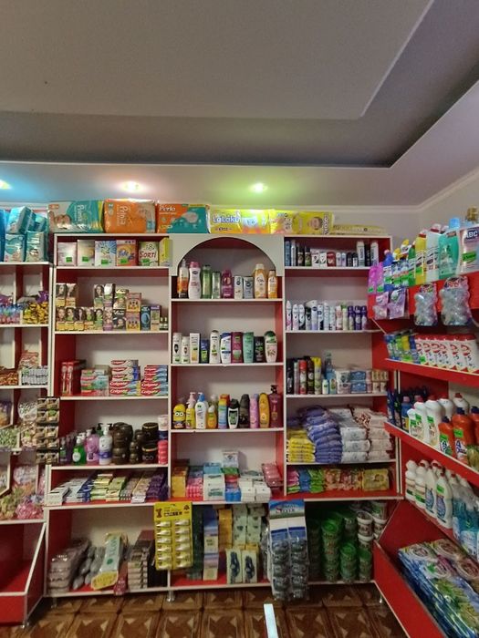 Magazin polkalari sotiladi