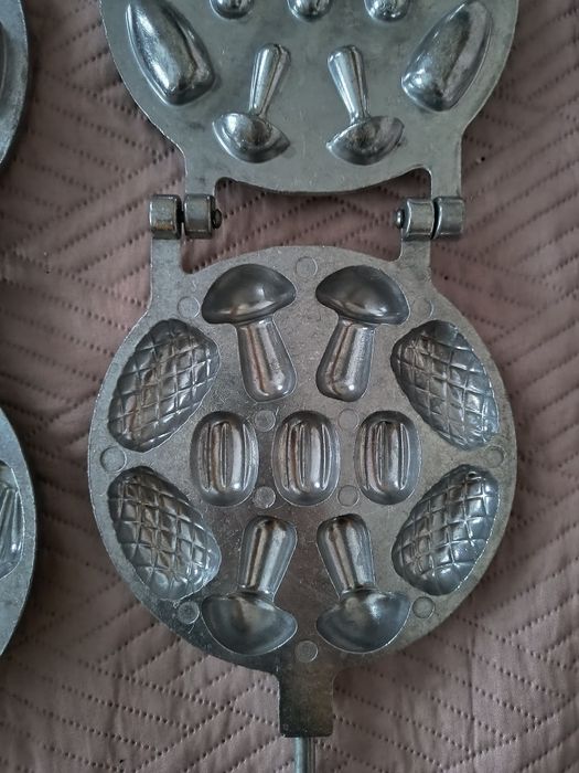 Forma din aluminiu  pentru nuci, faguri, cosulete, ciupercute, gofre