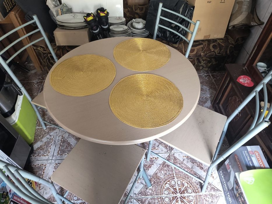 Set masă living și patru scaune