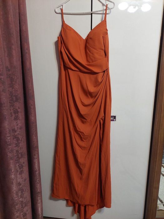 Елегантна дълга рокля за официални поводи