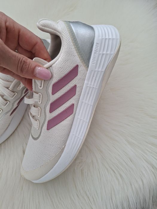 Adidași nr 39 se potrivesc pentru 38 24.5 cm interior