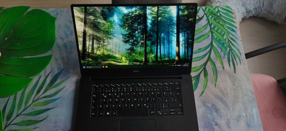 Лаптоп Dell XPS 15 9570 OLED ; i5-8300H 2.30 GHz , 16 GB RAM , GTX 1050