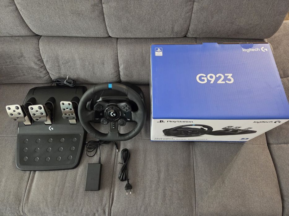 Volan Logitech G923 Trueforce ptr PS5, PS4 si PC