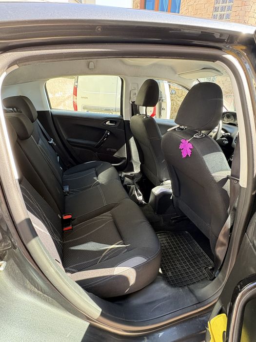 Peugeot  208 , 1.4 HDi, 106.000 km , 2014