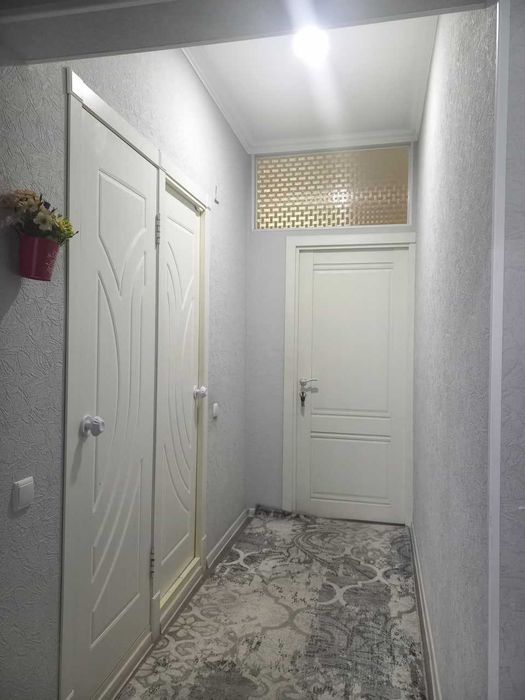 Sergeli-4 da 3 xonali kvartira sotiladi, 3/5/5. Ipoteka ham bor!