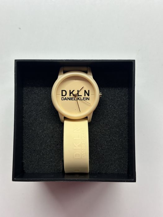 Часовник Daniel Klein. Бежов-светло розов