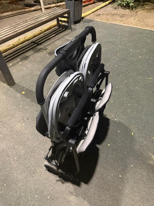 Продаю коляску для двойни (близняшек)