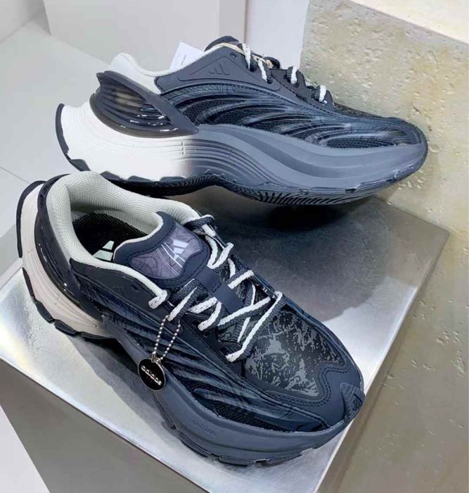 Продавам нови оригинални маратонки с кутия Аdidas XLG Metawave